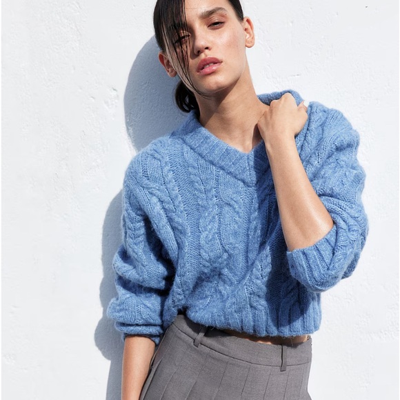 Cropped Cable knit sweater light blue sized small wool blend sweater vneck - Picture 2 of 9